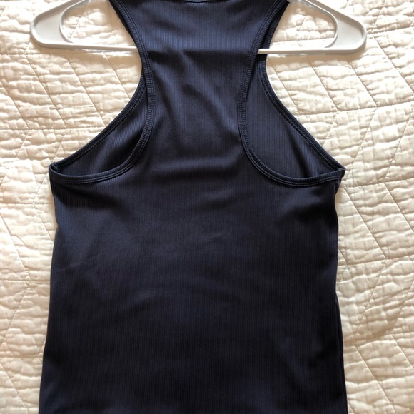 Medium blue under armour project rock top - Picture 3 of 3